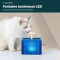 Fontaine lumineuse LED 2 L avec un chat qui boit